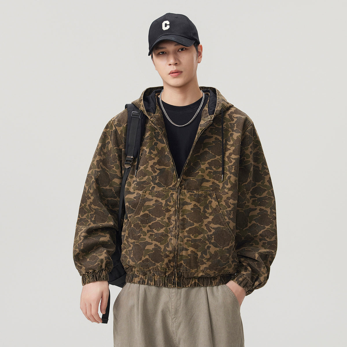 Men's Vintage Camo Hooded Jacket Loose Fit Cotton Workwear Coat with Kangaroo Pocket