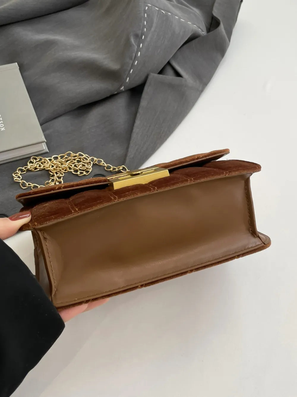 Sac à bandoulière chaîne en couleur unie