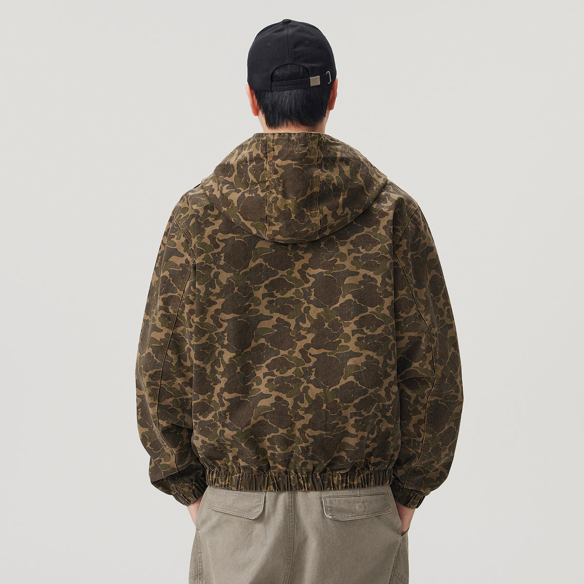 Men's Vintage Camo Hooded Jacket Loose Fit Cotton Workwear Coat with Kangaroo Pocket