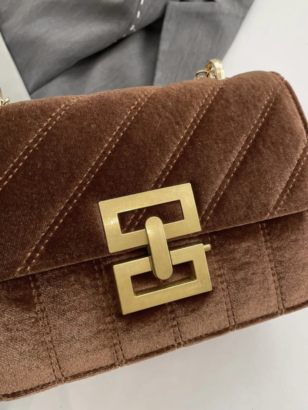 Sac à bandoulière chaîne en couleur unie