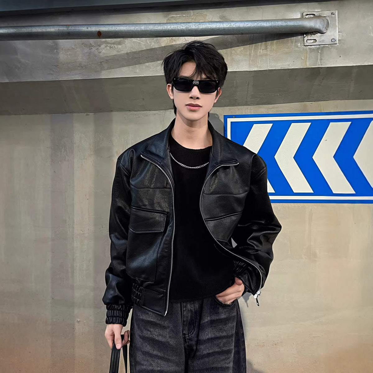 Veste courte en cuir noire pour homme