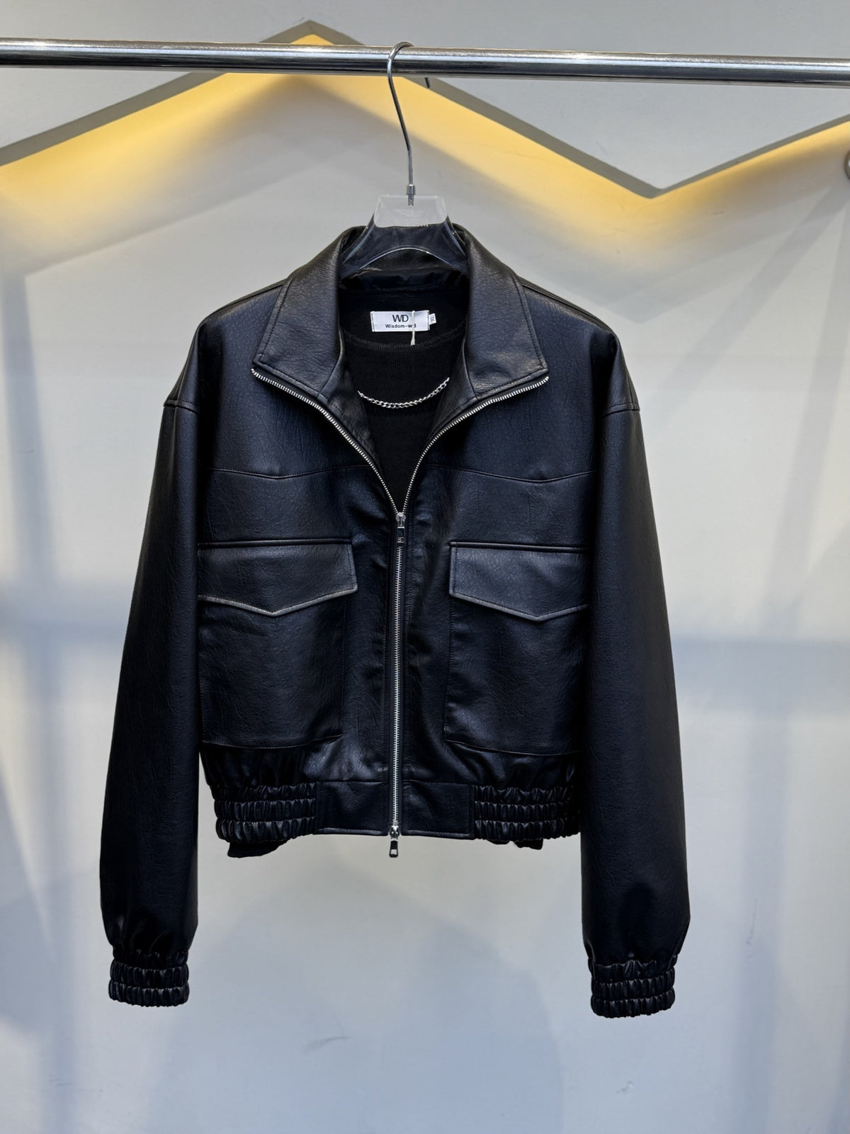 Veste courte en cuir noire pour homme