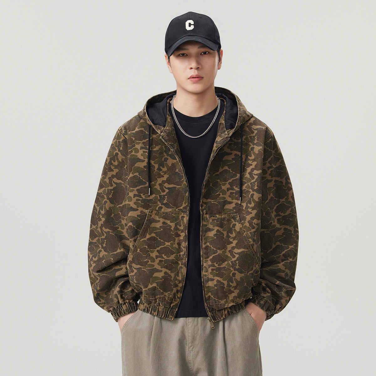 Men's Vintage Camo Hooded Jacket Loose Fit Cotton Workwear Coat with Kangaroo Pocket